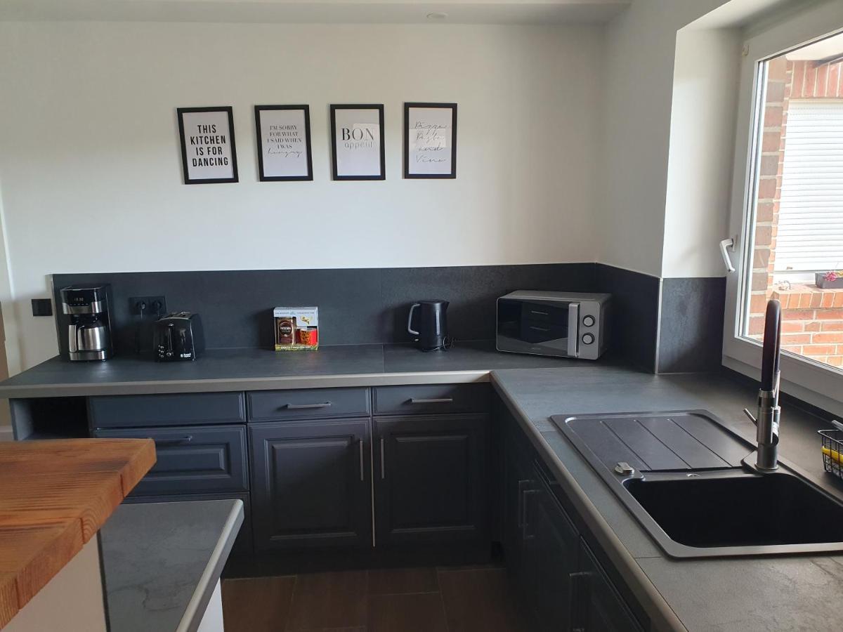 Neumuehler Hof Ferienwohnung "Stefan" Bietet 4 Schlafzimmer Und 4 Baeder , Eine Grosse Badewanne Und Grosser Terrasse Zum Garten, Kostenfreie Parkmoeglichkeiten Schwerin  Exteriör bild