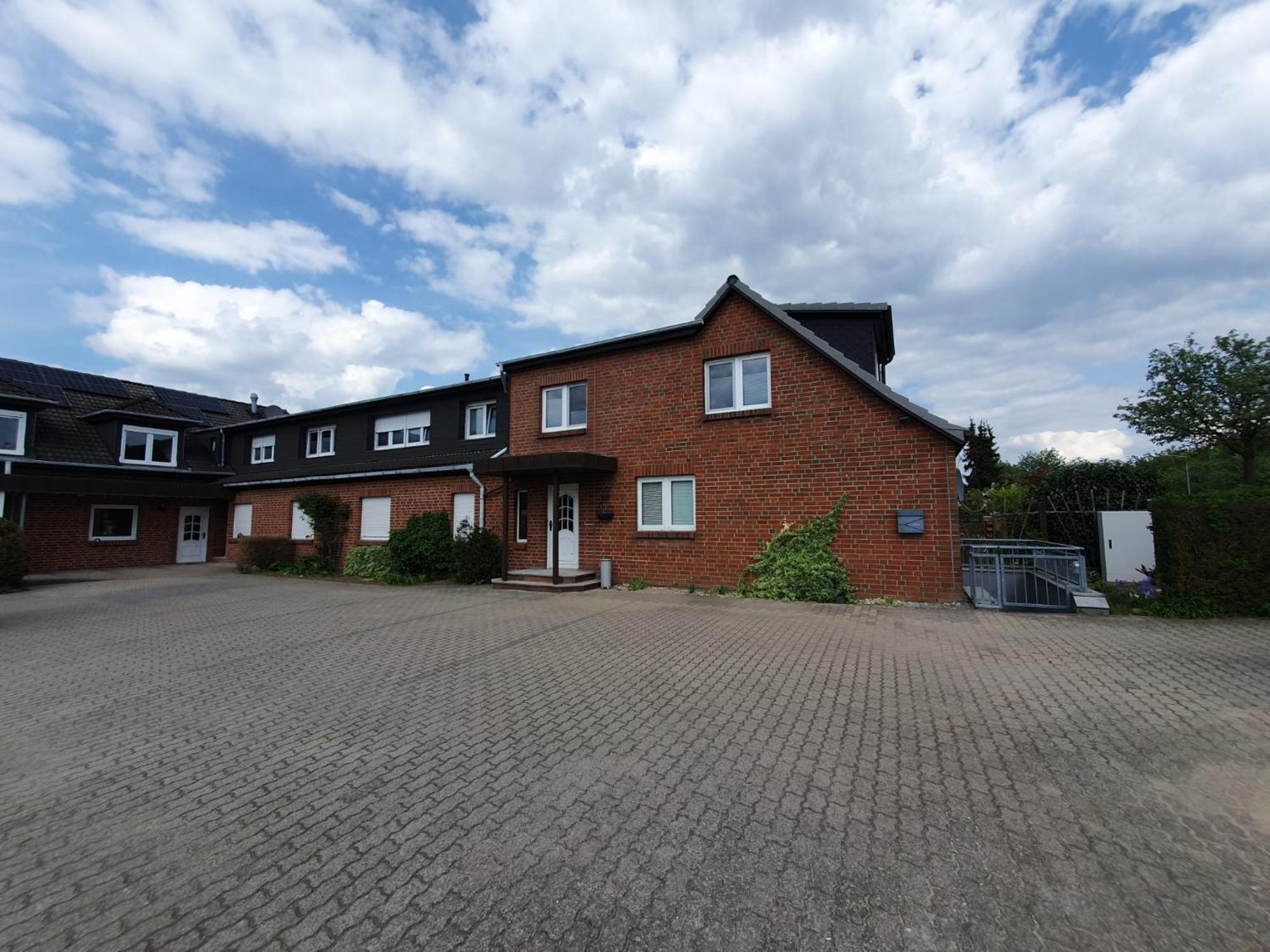Neumuehler Hof Ferienwohnung "Stefan" Bietet 4 Schlafzimmer Und 4 Baeder , Eine Grosse Badewanne Und Grosser Terrasse Zum Garten, Kostenfreie Parkmoeglichkeiten Schwerin  Exteriör bild